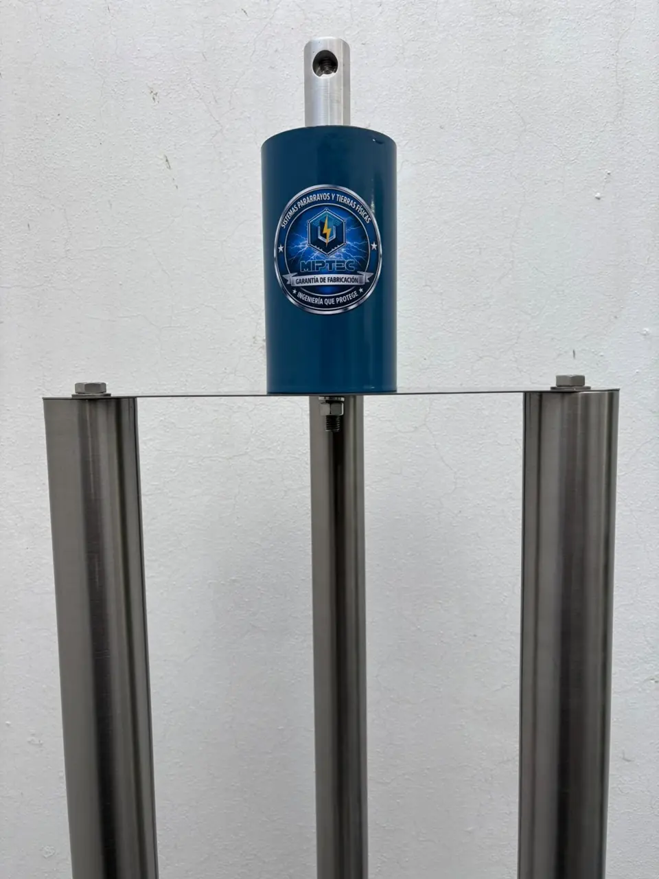 Electrodo MT-800A sobre su base de acero inoxidable