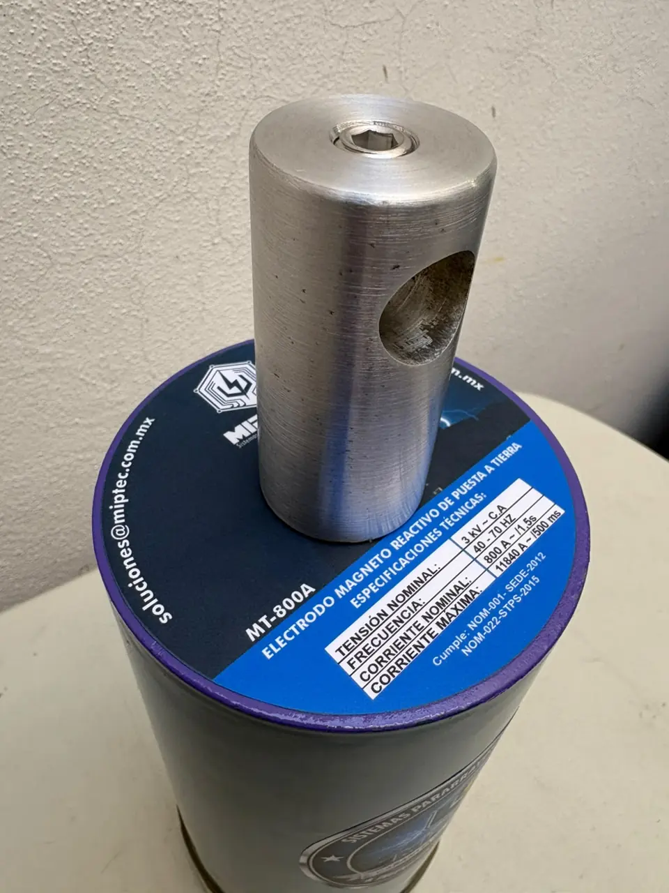 Vista superior del electrodo MT-800A con borne de conexión