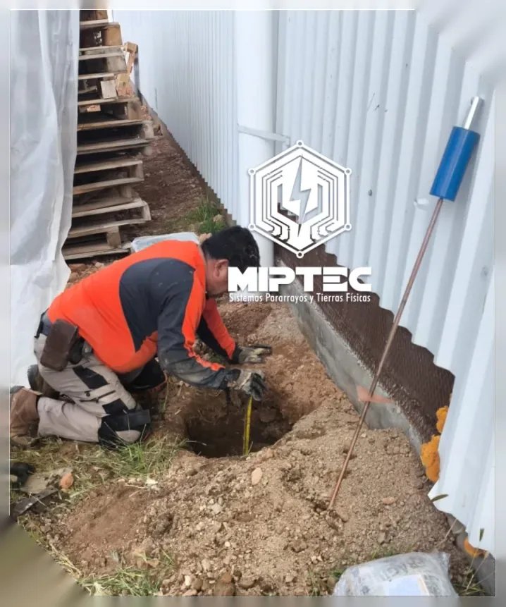Instalación del electrodo magnetoactivo en registro durante obra