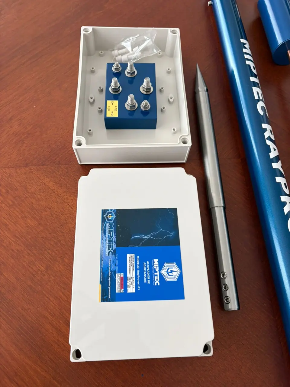 Kit MT-RayProtect 01: acoplador, punta pararrayos y guía de onda